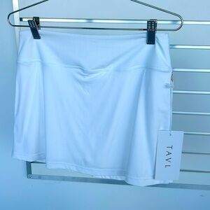 TAVI Active Skort in white.
